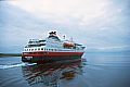 Das Hurtirutenschiff Polarlys verlässt Vardø