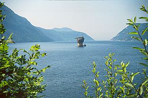 Ölbohrplattform im Erfjorden
