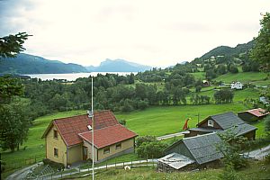 Die Ortschaft Maurstad am Nordfjord