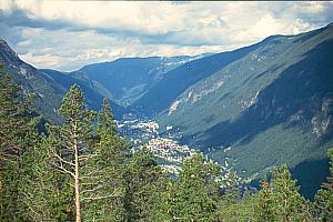 Die Ortschaft Rjukan im Vestfjorddalen